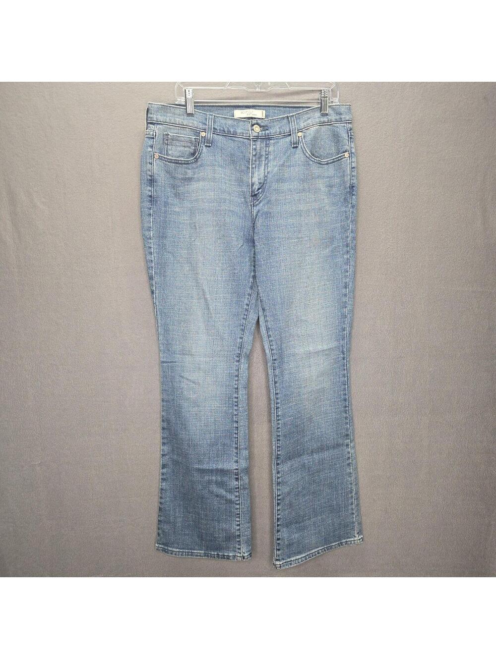 Vintage Levi's 515 Y2K Bootcut Jeans Mid Blue W34 L32